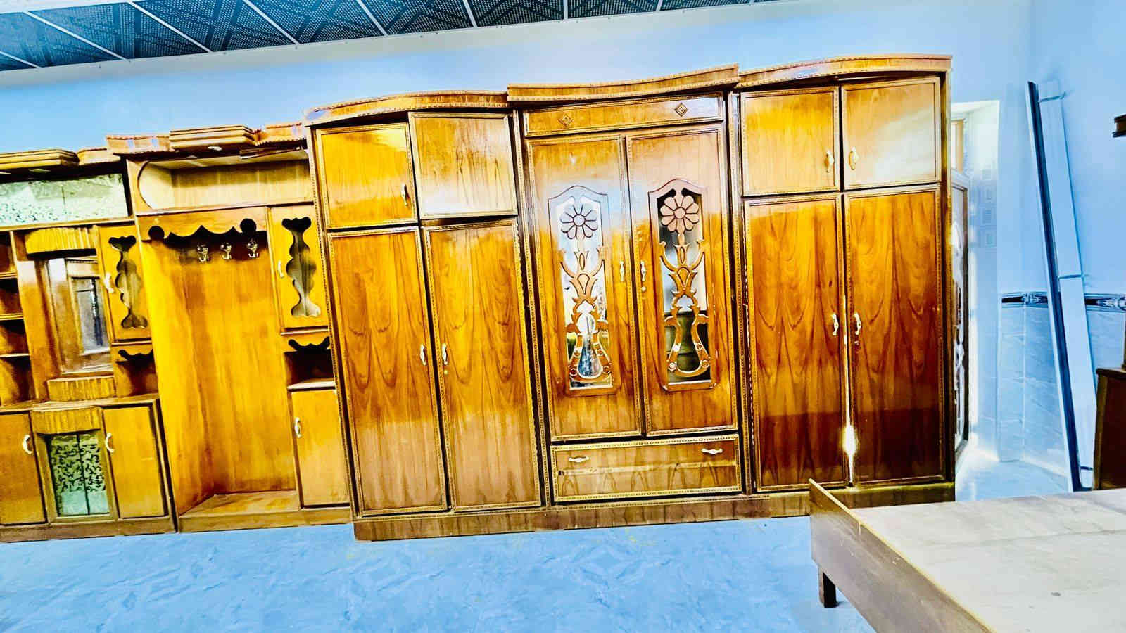 السلام عليكم من رخصت المسؤولين غرفه نوم مسرح احطاطه داخل خارج النظافه فول اربيعنيه السعر ٧٥٠ وبيها مجال العنوان الرمانه البوعبيد التواصل خاص او اتصال على الرقم الثاني ***********
