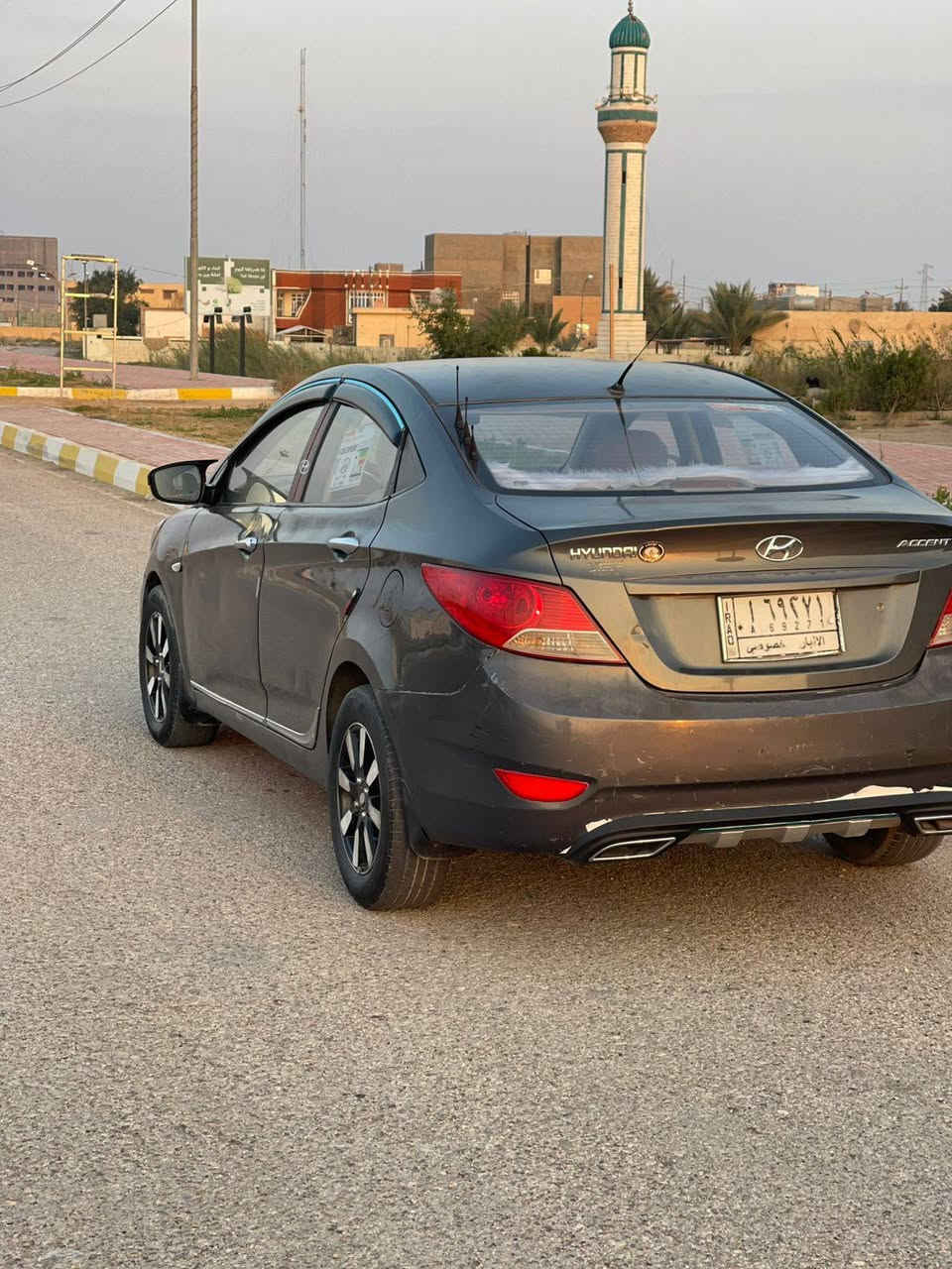 السلام عليكم
اكسنت 2012 خليجي
بيها جاملغ وباب السايق 
صبغ فقط بدون دواخل 
كير محرك صدر تبريد 
تدفئه جاهزه السياره 
السعر 82$ وبيها مجال 
المكان الرمادي التأميم 
*********** اعتذر عن بيع القسط
