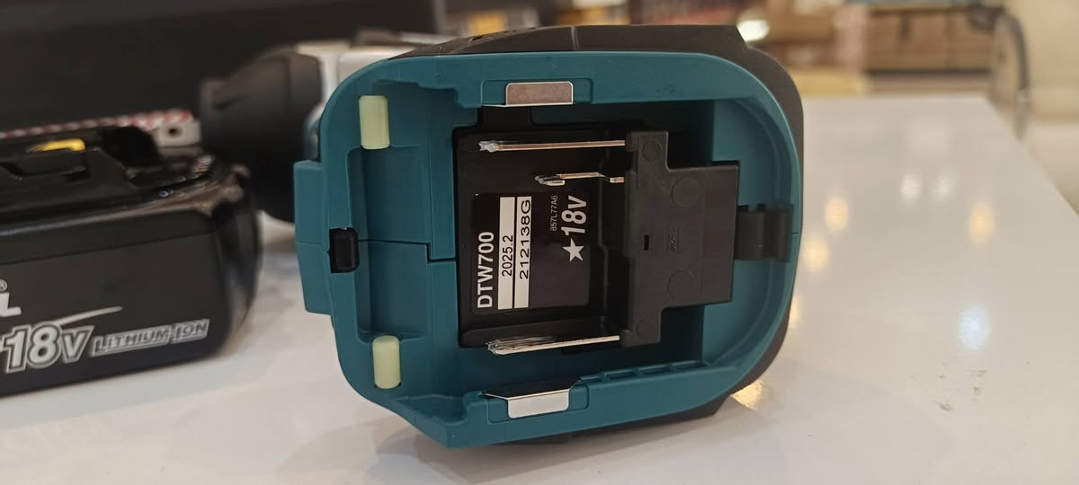 Makita DTW700
***********
