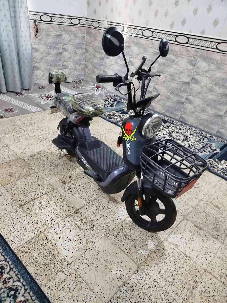 دراجه شحن للبيع دراجه جديده ما مستخدمه شي بسيط السعر ٣٥٠وبيها مجال ***********كوت حي الجهاد
