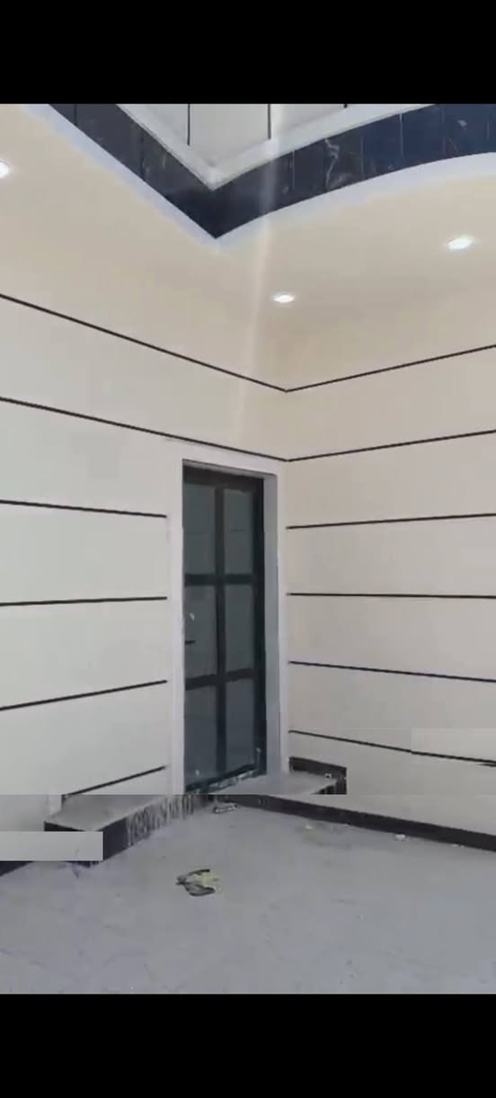 هنا تجد بيت أحلامك
من خلال هذا العرض المميز في هذا المجمع السكني🔝🔝🔝 
 ♦️ يتوفر لدينا بيت للبيع تسليم مفتاح بتفاصيل روعه للغايه البناء كله درجه اولى نفذ بعنايه فائقه 🏡 🔑♦️المساحه200 متر📐 
♦️ نوع العقار  زراعي عراقي وكاله من ابو الكاع مباشر📜
♦️ تفاصيل الداخليه للبيت يحتوي
📮 غرفتين منام
📮 صاله
📮 ستقبال
 📮 مطبخ
📮 حمام
📮 حديقه داخليه🪴 وخارجيه🌲 
📮 السعر 125 مليون
📮 العنوان البصره البهادريه علي 3 مداخل من 🔛 البهادريه 🔛 وابو الجوزي و🔛 ام النعاج
📮 للاستفسار التواصل معنا ع هذا الرقم   ***********
🔙 متوفر واتساب ايضا البصرة, العراق
