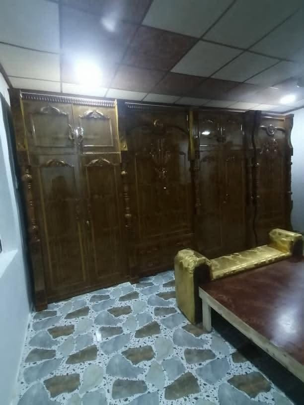 غرفه بسعر مليون و750 وبيها مجال وترهم قسط هم المكان موصل رجم حديد شارع 20 للاستفسار الاتصال على *********** مكلف بل نشر
