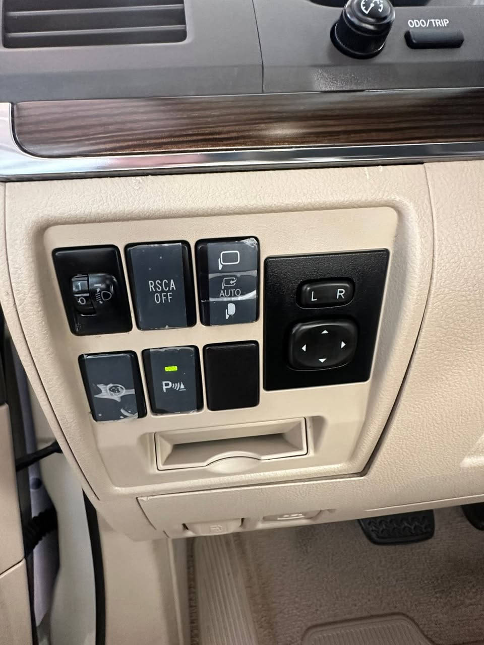 السلام عليكم اخواني و اخواتي  لاند كروز 2019 ساس باب اول 
المواصفات
3شاشات 
دبل ماوس
شاحن واير ليس
باب خلفي كهرباء
دبل كرسي كهرباء
كرسي الساىق 3حركات
بصمه
زراك اماميي
حساس امامي حساس خلفي
مكينه 6سلندر 4000
كير ومكينه عله وضعيت الوكاله
سنويه و هزه و رقم جديده
السعر//510
الرقم//-***********-
