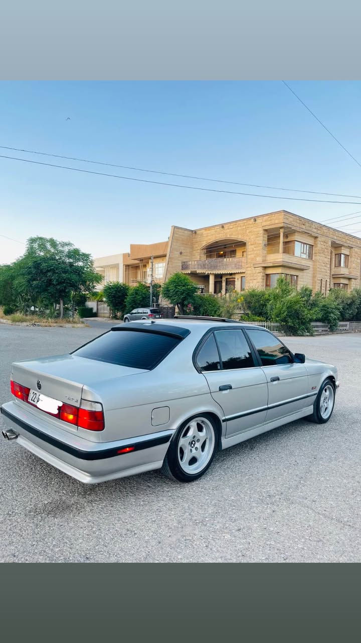 بيئيم مؤديل 1992كراوه به 1995مه كينه 525كه پس دجيتال مواسفات سلايد جلد هيته ر پيش گه وره بيلادفؤرميكا ئيرباك ٧ كه له گيچ القه ئاوينه گوي به رخ كاربا ٤ جام كاربا ده عامي پيش و دوا ئيم لايد عه لقه كامل زينؤن تبريد له سلؤري ايشه كات🥶🥶سه نه وي تا ٢٠٣١ تازه يه هه زه ي تازه يه كامل مه سروف كراوه جركه و ١٠٠ دؤلار شكينه ٤ تايه و ويلي نوي له ژيره بؤياغيكي زؤر جوان كراوه جالو شوختي نييه ليدراو شتي نييه به شه رتي گيرو مه كينه و تبريد اكسل به شه رته *********** كويسينجاك, أربيل
