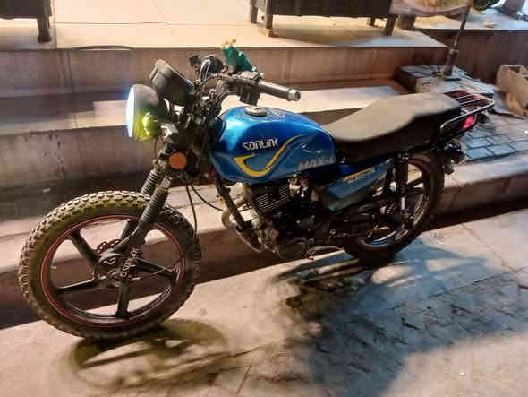 السلام عليكم سونك وان موديل 2023 دراجه نضيفه يرادلها ترتيبات بسيطه اوراق موجوده دراجه نكره هندر نقص فقط سلف سعرها 500وبيها مجال مكاني بغداد حي الجهاد ‏‪***********‬‏
