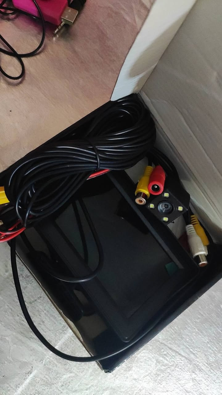 شاشة عرض ملونة TFT-LCD لنظام أمن المركبات، تُستخدم عادةً كشاشة للرؤية الخلفية عند الرجوع للخلف..
المواصفات: شاشة ملونة TFT-LCD بمدخلين للفيديو.
الميزات: تدعم أنظمة الفيديو NTSC/PAL ذات أولوية الرؤية الخلفية.
الطاقة والتشغيل: تعمل بجهد تيار مستمر 12 فولت ±10%، وتعمل في درجات حرارة تتراوح بين -20 درجة مئوية و50 درجة مئوية.
السعر:  35,000 دينار عراقي.


**إذا كنت صاحب هذا الإعلان وتريد حذفه لأي سبب، رجاءا أرسل رسالة إلى الدعم الفني**