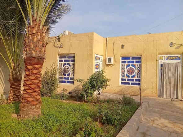 بيت للبيع مساحه 500متر كافه الخدمات البيت يتكون 4غرف
صالات ثنين ستقبال 
مجمعات صحيه 2
المكان حي المنتظر شارع المولد مقابل جسر  المشات ***********
