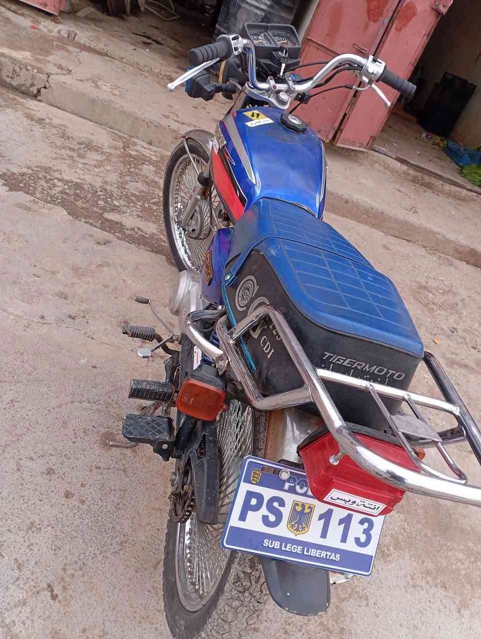 تايكر ١٩ مفتوح بستن فقط مكينه نار نضافه خير من الله ويرمنه كلها شغاله السعر ٤٠٠ وبي مجال مكاني موصل الايمن شراي اتصل 0770 308 7002
