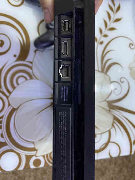 السلام عليكم 
ps4 slim اونلاين
نظافة 100% لوك ستيكر مكفول
لا مصلح ولا مفتوح 
كامل ملحقاته وياه كيبلاتة واليدة 
نظيفة مابيها اي مشكلة + حساب عربي اماراتي يحتوي مكتبة العاب ضخمة85 لعبة مملوكات مو اشتراك تبقى وياك مدى الحياة وكذلك ضمان الحساب مدى الحياة متنزل حوالي 15 لعبة جاهزات موضحات بالفيديو 
سعر الجهاز 225 وبي مجال 
مكاني بغداد السيدية حي الشباب
رقمي ***********
