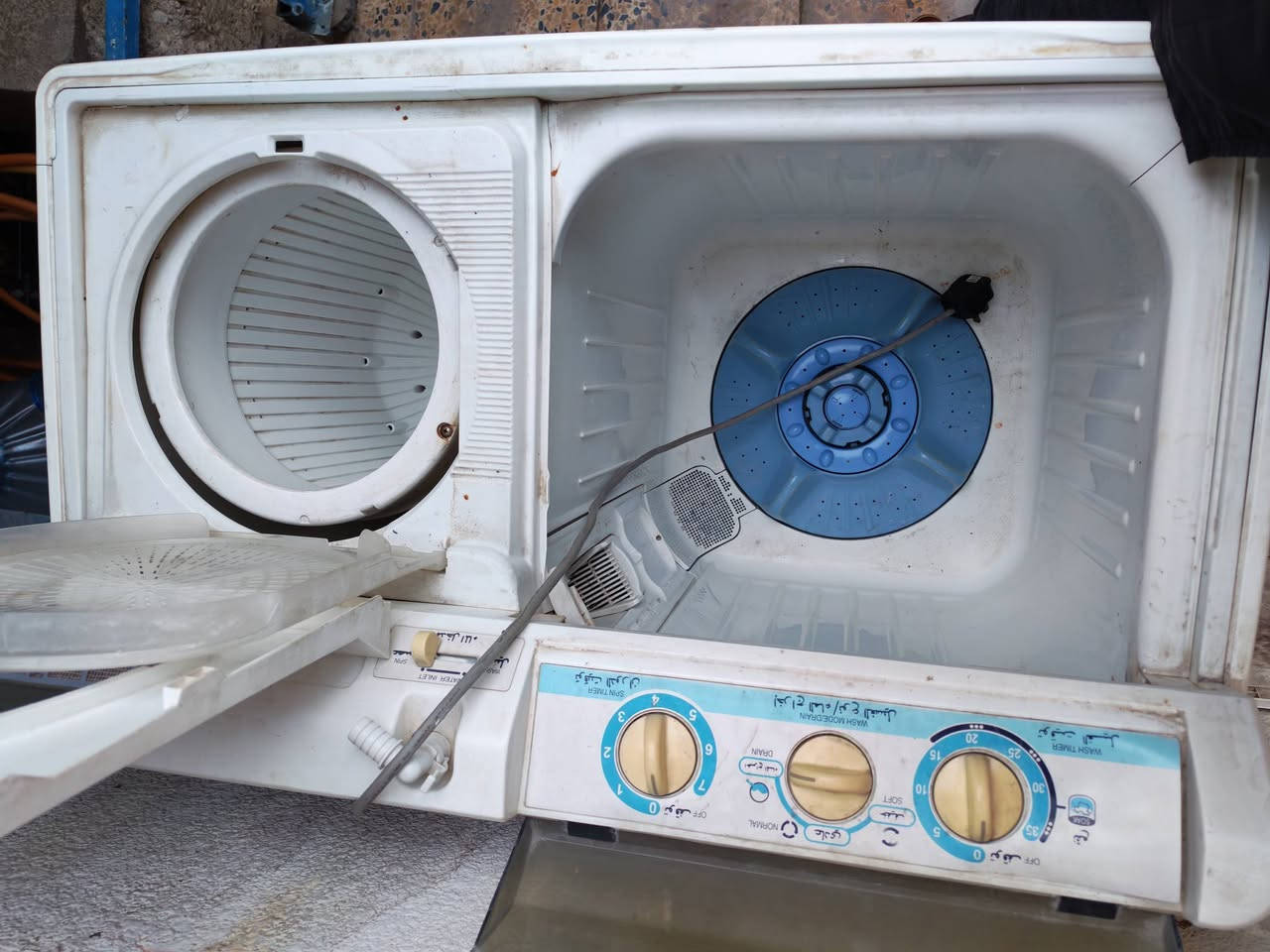 غسالة هيتاشي للبيع تشتغل غسيل 
فقط النشاف ما يشتغل 
السعر 45 
رقم صاحبها 
***********
