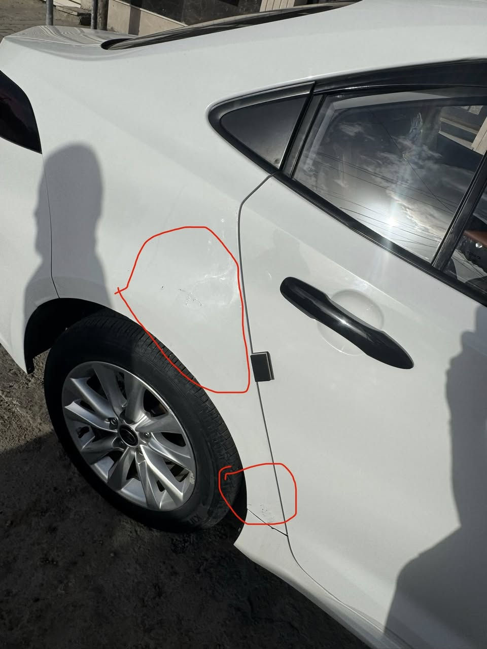 سلام عليكم كورلا هايبر  للبيع موديل 2023 سياره انضف من الصور ماشيه 52 سابقا جانت زيرو بَسہ صار بيه بارد بجملغ الخلفي من مثل ما موضح بصوره هزه سنويه كله جديد 2030  تخم  تاير جديد سعر 140 وبيه مجال بسيط مكان سياره بغداد البياع شارع الضغط الرقم ***********
