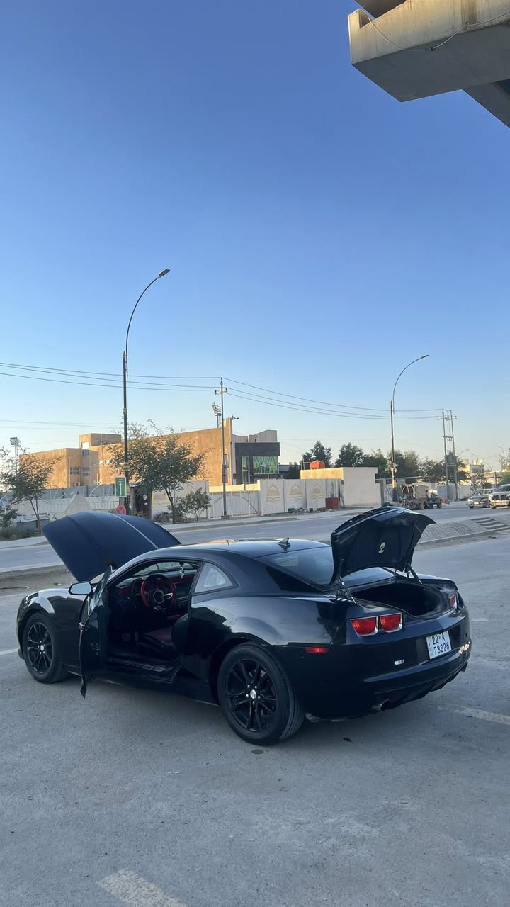 السلام عليكم  
 للبيع او المراوس
 كمارو موديل 2011
 كندي مكفوله من دكه الجاكوج بيها صبغ قطع اثر شخوط مكفوله من الضربه بدون دواخل بدون تبديل مواصفات RS مقاعد كهرباء كشن جلد احمر لايت زنون محرك V6 3600 كير ومحرك شرط حداديه جديده تخم تاير ويل جديد رقم اربيل الدولي باسمي شخصيا هزه وسنويه جديده لغايه 2030السياره صوتها البلادي كلش حلو السياره ماعايزه اي شي وترايك وين متريد معروضه ب 78 وبيها مجال
مكاني حله حي العسكري ***********
