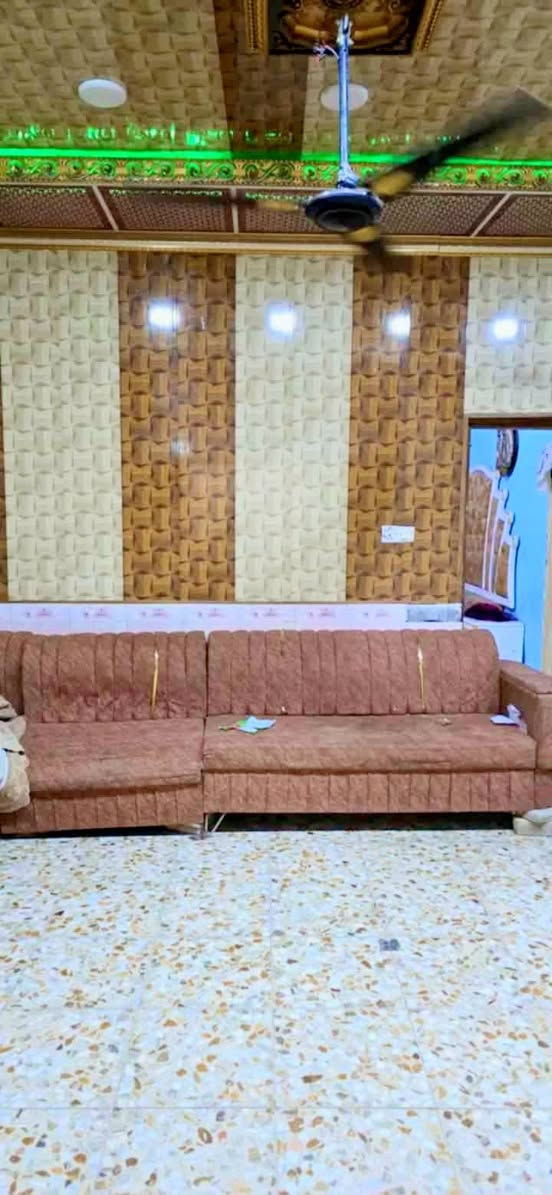 ٢٠٠م بنقد والاقساط   مقدم ٢٥ مليون  شهر ٥٠٠الف  سعر ٥٠ مليون  اقساط نقد  ٤٣طابقين بناء طابوك سقف عكاده. الطابق الارضي جاهز الطابق الثاني نقص كاشي وربورك  يحتوي الدار على ٤ غرف نوم صالتين مطبخ صحيات استقبال.  
عنوان الدار النجف الأشرف كوفه براكيه خلف المستشفى البيطري  نهايه شارع المقرنص    عنوان المكتب الكوفة شارع المعمل قرب شارع المطار القديم مجاور صيدليه بلال مقابل صيدليه زحل جوار شارع سيد حبيب 
***********
***********
