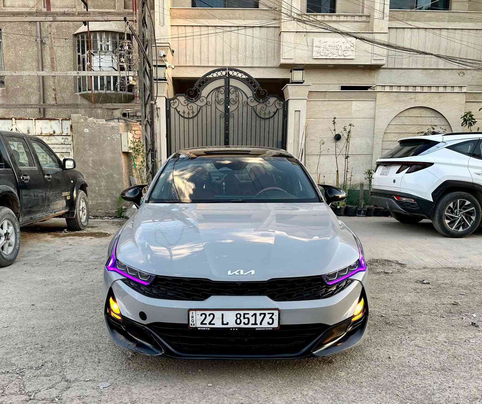 موديل 2022
مكينة 1.6 تيربو 
لون اسمنتي المميز
داخل جلد احمر مع تدفئه
فتحة سقف بانوراما 
تشغيل بصمة + تشغيل عن بعد  + بصمه ابواب
تتميز بنظام صوتي فاخر
خمس انظمة قيادة
كرسي كهربائي 
شحن لاسلكي
كامره دوارة 
تحكمات
لدات داخل وخارج متغير عن طريق التليفون

📍مواصفات 1/1 معروفة مواصفات الجيتي لاين📍

رادار - شاشة كبيرة لمس - استيرن حرف D - بانوراما - كشن تدفئة - استيرن تدفئة - كاربلاي - شاحن لاسلكي 

❗️|| هواي بيها مواصفات بالشاشة || ❗️

السيارة ماشية ( 46 الف ميل ) ضررها خفيف موجود بالصور السعر 165 
***********
