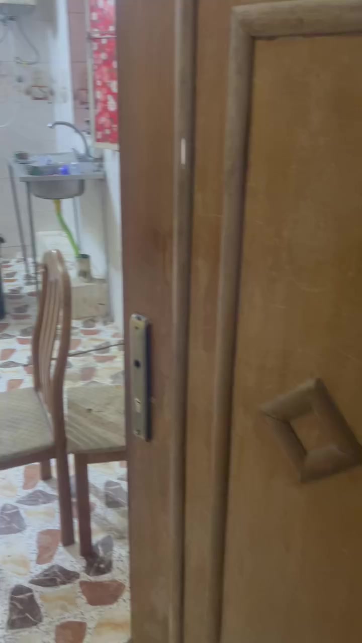 متوفر ايجار شقه  غرفه وصاله وخدمات
السعر 300 العنوان بغداد دوره معلمين 
الستفسار***********
