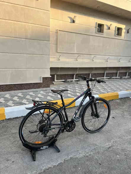 السلام عليكم 
للبيع بايسكل ماركة جاينت فئه لايڤ 
حجم 28 
حجم الفريم M 
دبل امامي قفل و فتح 
سستم شيمانو ديور 
بريكات هايدروليك 
البايسكل كله قطعه وحده و ممبدل بي ايشي (وضع شركة) 

السعر 280 
مكاني بغداد زيونه 
هاتف ***********
