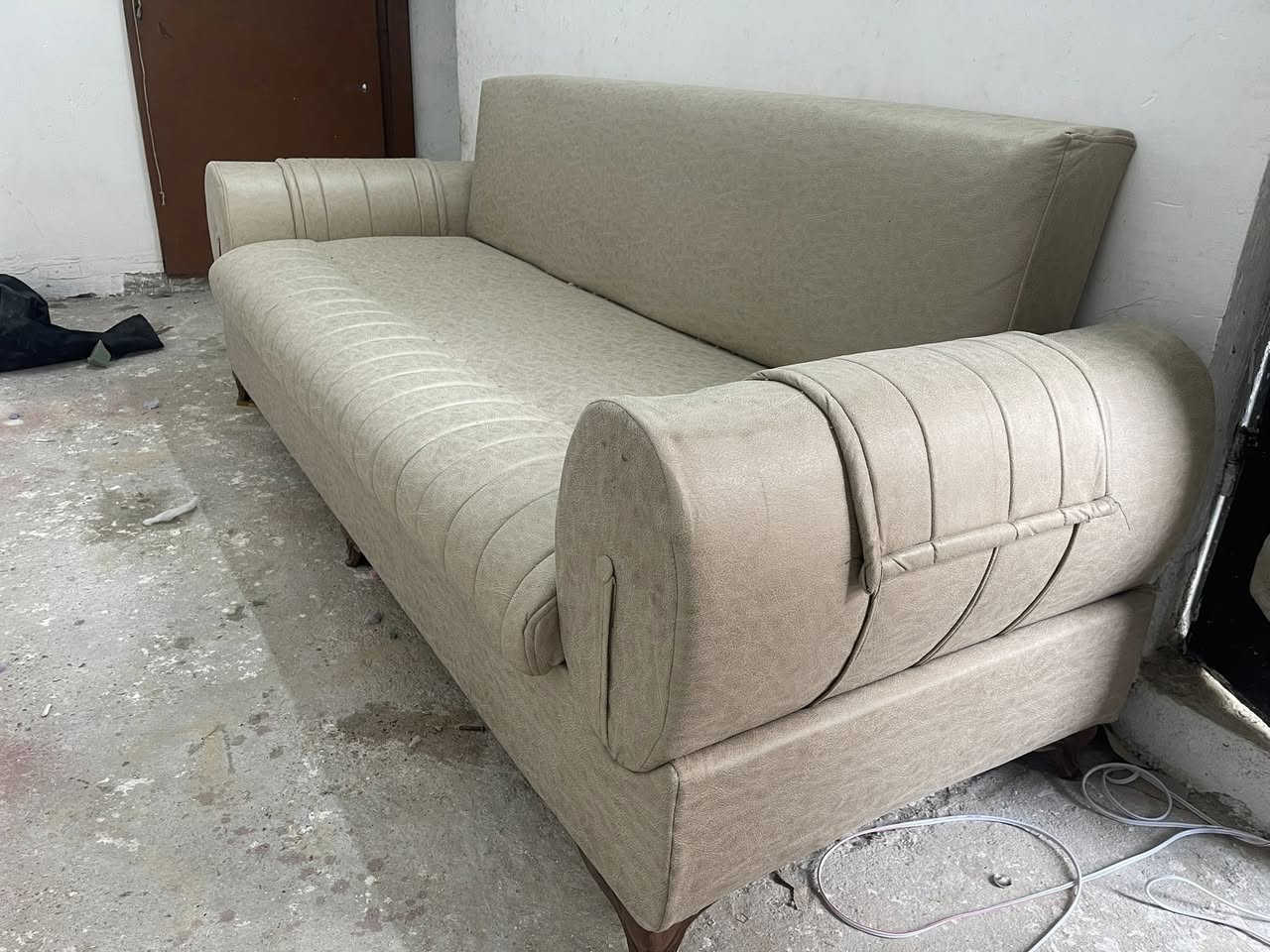 قطّعه تركيه مخزن وسرير لبيع سعره ١٧٥ أكو توصيل 
***********
