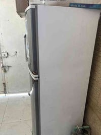 ثلاجة شغالة • نضيفه • كوت