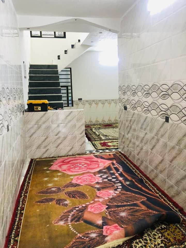 رصة مميزة للبيع – بيت  في المدائن بموقع ممتاز

للبيع بيت بمساحة ١٢٥ متر في المدائن – منطقة  البانروما قرب جامع الفرقان ، بموقع حيوي وقريب من جميع الخدمات.

✅ طابو ملك صرف .

مواصفات العقار:

بيت بناء حديث.يتكون من طابقين ٣ غرف نوم 
واستقبال ومطبخ مع صحيات عدد ٢

جميع الخدمات متوفرة: ✔️ ماء. ✔️ كهرباء. ✔️ مجاري. ✔️ إنترنت.

📞 للاستفسار: ***********
