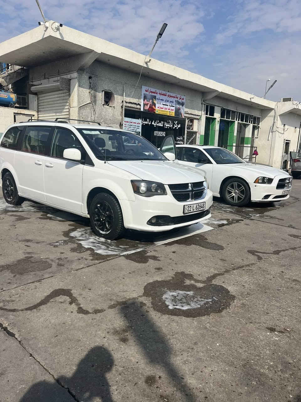 السلام عليكم
دوج كرفان للبيع سياره وارد امريكي حادثه جاملغ وباب صبغ سياره فول ماعده الفتحه  رقم اربيل بسم شركه سياره جاهزه من كلشي مكينه كير حداديه تبريد سوناره موجود
مواصفات السيارات 

بيبان كهرباىيه 
تشغيل عن بعد
مثبت سرعه 
كشنات جلد 
تبريد ثلاث قطع 
تبريد منفصل 
بصمه 
فتح ابواب بصمه 

سياره ماناقصه برقي السعر ١٨٠ 
العنوان البصره 
للاتصال   ***********
