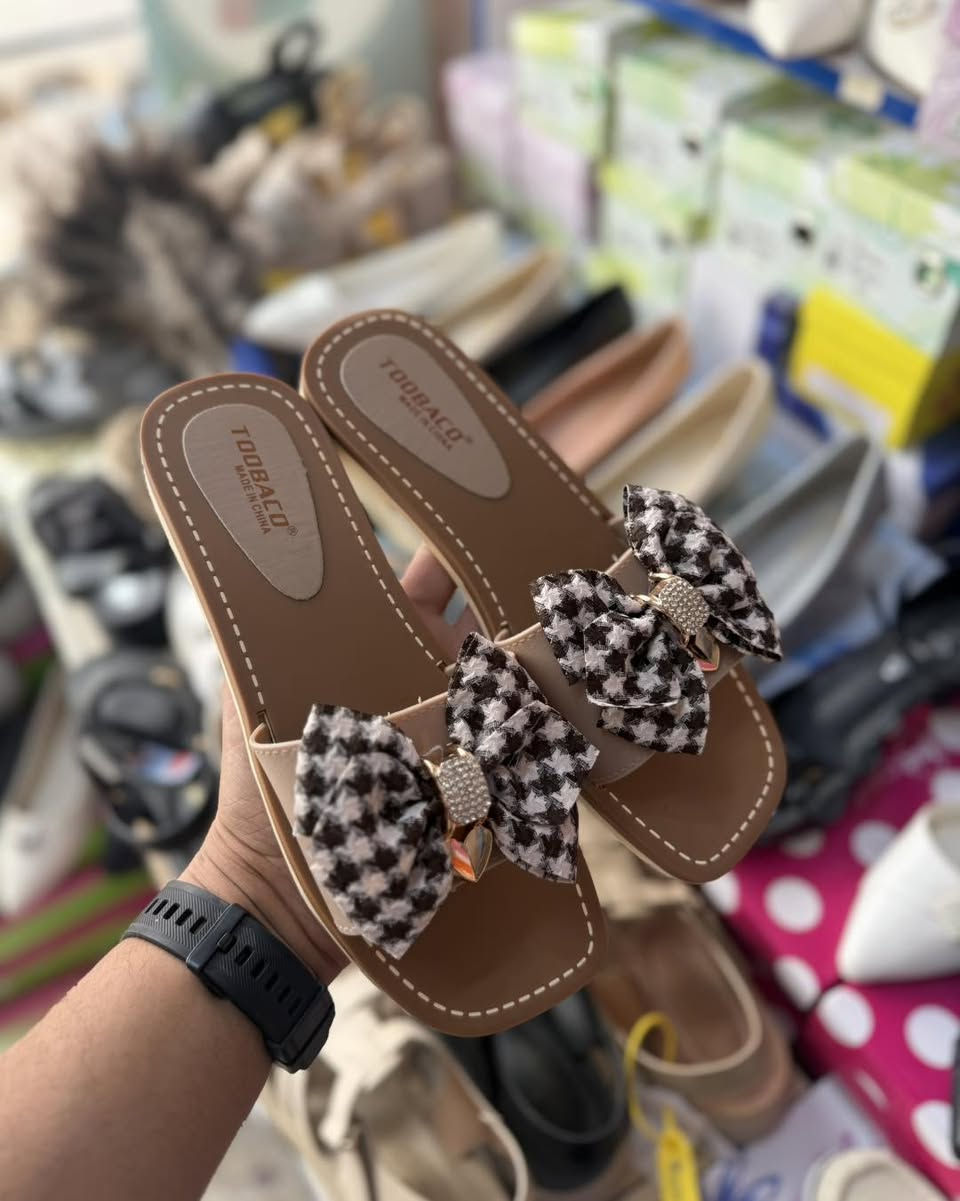 سلبر لاستيك السعر 2.000 دينار
قياس 41/40/39/38/37
#القلعة_للاحذية #احذية_القلعة


**إذا كنت صاحب هذا الإعلان وتريد حذفه لأي سبب، رجاءا أرسل رسالة إلى الدعم الفني**