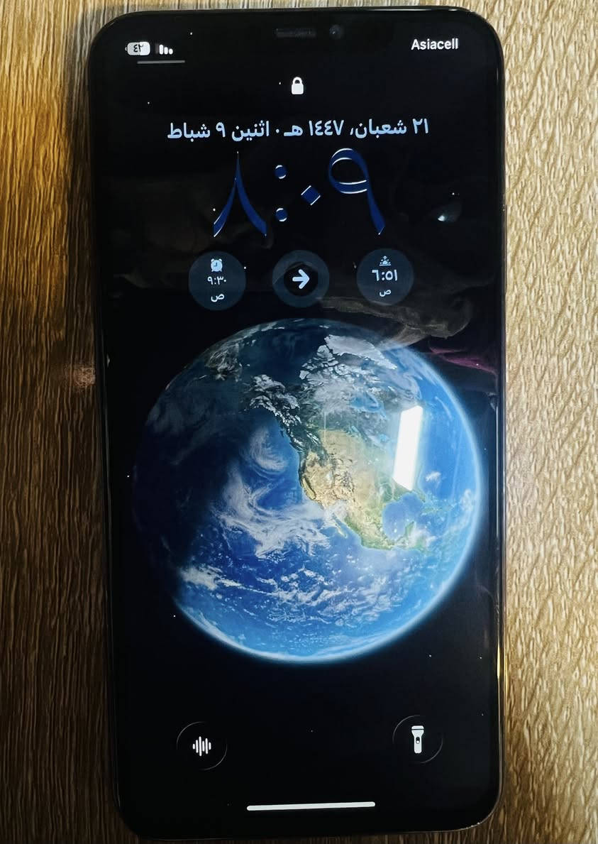 يفون {11PRO MAX}.
ذاكرة 256.
بطارية 93 ما ملعوب بيهه.
 السعر 250.
الهاتف ***********
بغداد.
