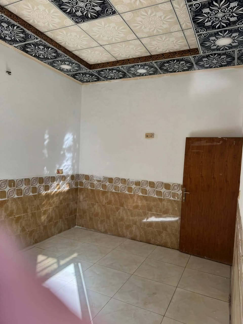 بسم الله الرحمن الرحيم بيت ل بيع المساحه 100 متر 😇البيت طابق واحد 🏠
✅ستقبال 
✅ غرفه عدد 1
✅صاله عدد 1
✅مطبخ
✅ صحيات عدد 2 
المكان حي النداء شارع المجمعات شارع 60  اول تنزل مسافه قريب عشارع 60 ضهر تجاريه صير 
البناء طابوق نهروان والسقوق صب كونكريت
السعر 74 💰 مجال بسيط 

للاستفسار *********** 
#ملاحضه_يوجد_واتساب 📩📩
