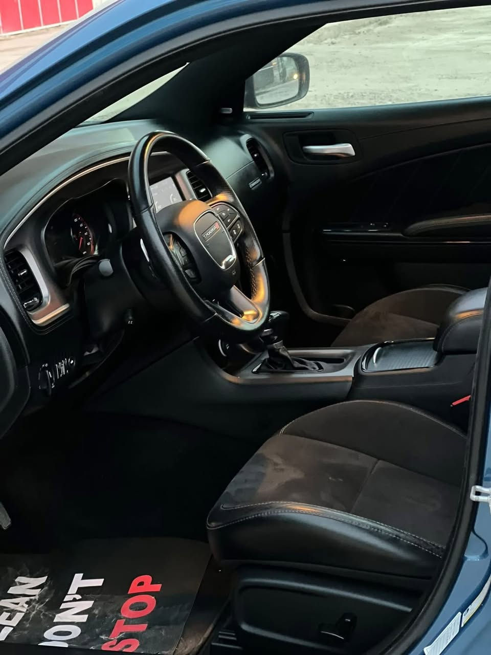 السلام عليكم ..
(Dodge Charger 2022 ) R/T max 
عداد المسافه المقطوعه 41,000
فول مواصفات من جميع النواحي 
* تغليف ppf + تغليف عازل حراري 
* شوته موبر مفتوح 
* فجوج بلاديه برمبو
* رادار امامي 
* رادار جانبي 
* المقاعد جلد ( تدفئة + تبريد )
* فتحة سقف 
علماً حادث السيارة مرفق 
السعر. 30 $ 
رقم الهاتف ***********
