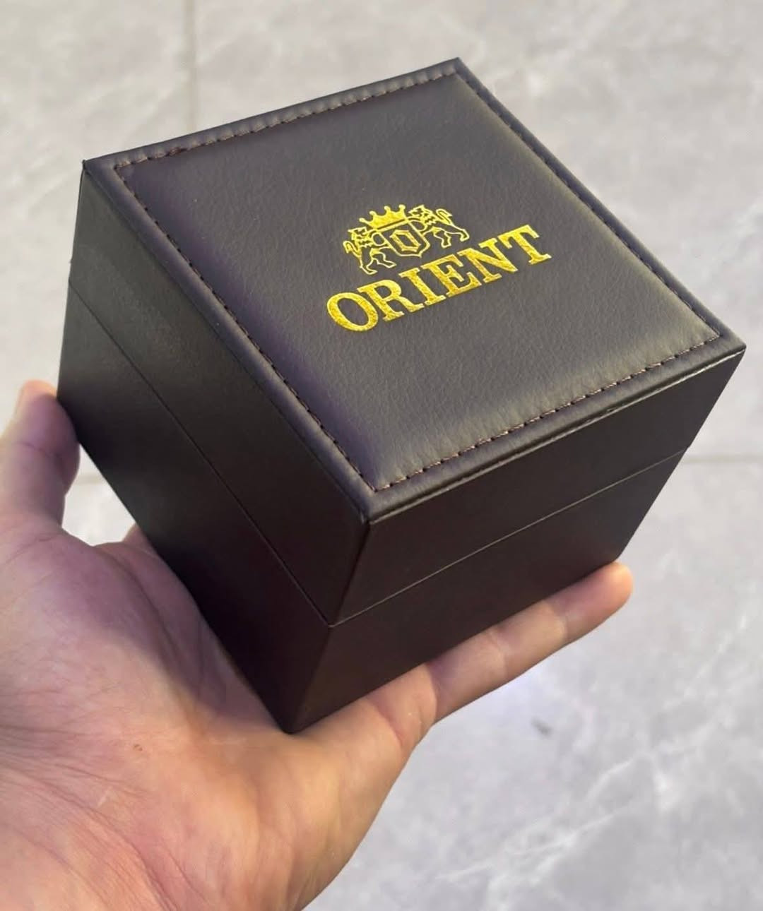 اورينت اوتماتيك ياباني مال بالة انتاج قديم ضد الماء
غير مستخدمة جديدة بالعلبة نظافة ١٠٠٪؜
مكينتها اوتماتيك وتكويك تشتغل نظامين
قطر الساعة 40
طلاء ذهبي ثابت
السعر  65 الف مع التوصيل سعر نهائي


**إذا كنت صاحب هذا الإعلان وتريد حذفه لأي سبب، رجاءا أرسل رسالة إلى الدعم الفني**