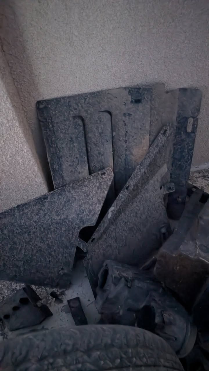 سلام عليكم عندي غراض درع اصلي كالل مع ويل عد4مع تاير البيع نضافه 100/100توصل رقم***********

