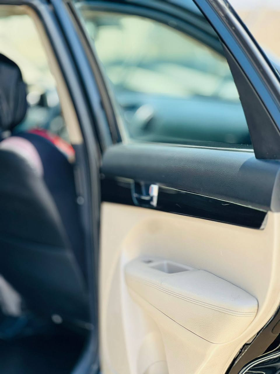 السلام عليكم

سورنتو موديل 11

امريكي مكفوله كفاله عامه ضررها بس شبر واحد بلجنطه هنا بلعراق

محرك 4/2400 دوش

5 راكب

2قطع تبريد
ماشية ١٦٠ 
مكانهة كربلاء طويريج  

السياره خير من الله ونضيفه بشكل
للاستفسار ***********
