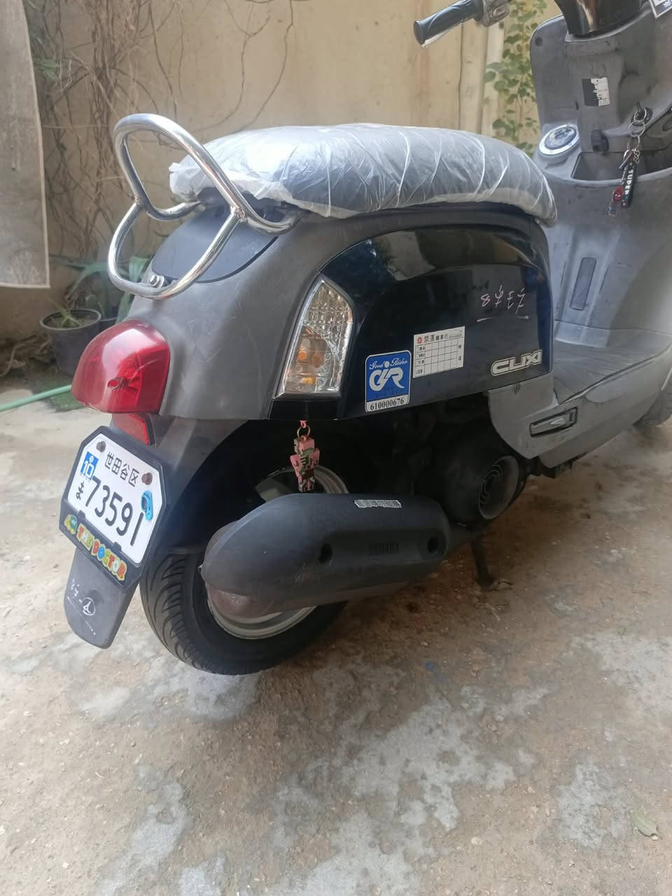 سلام عليكم بوليس للبيع نضيفه شوفه عينك مابيها اي نقص فقط باتري مصارلها هواي من طالعه وصل بيها مكاني كربلاء حي القادسيه مكلف بالنشر لحد يراسلني 
السعر 900 وبيها مجال 
***********
