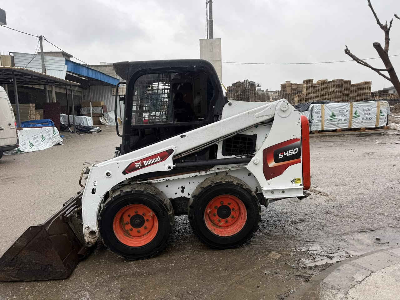 سلام عليكم
بوب كات للبيع
موديل ٢٠١٧
حجمs450
ره قم سليمانى سنوى جديد رقم 
مكان سليمانى 
***********
