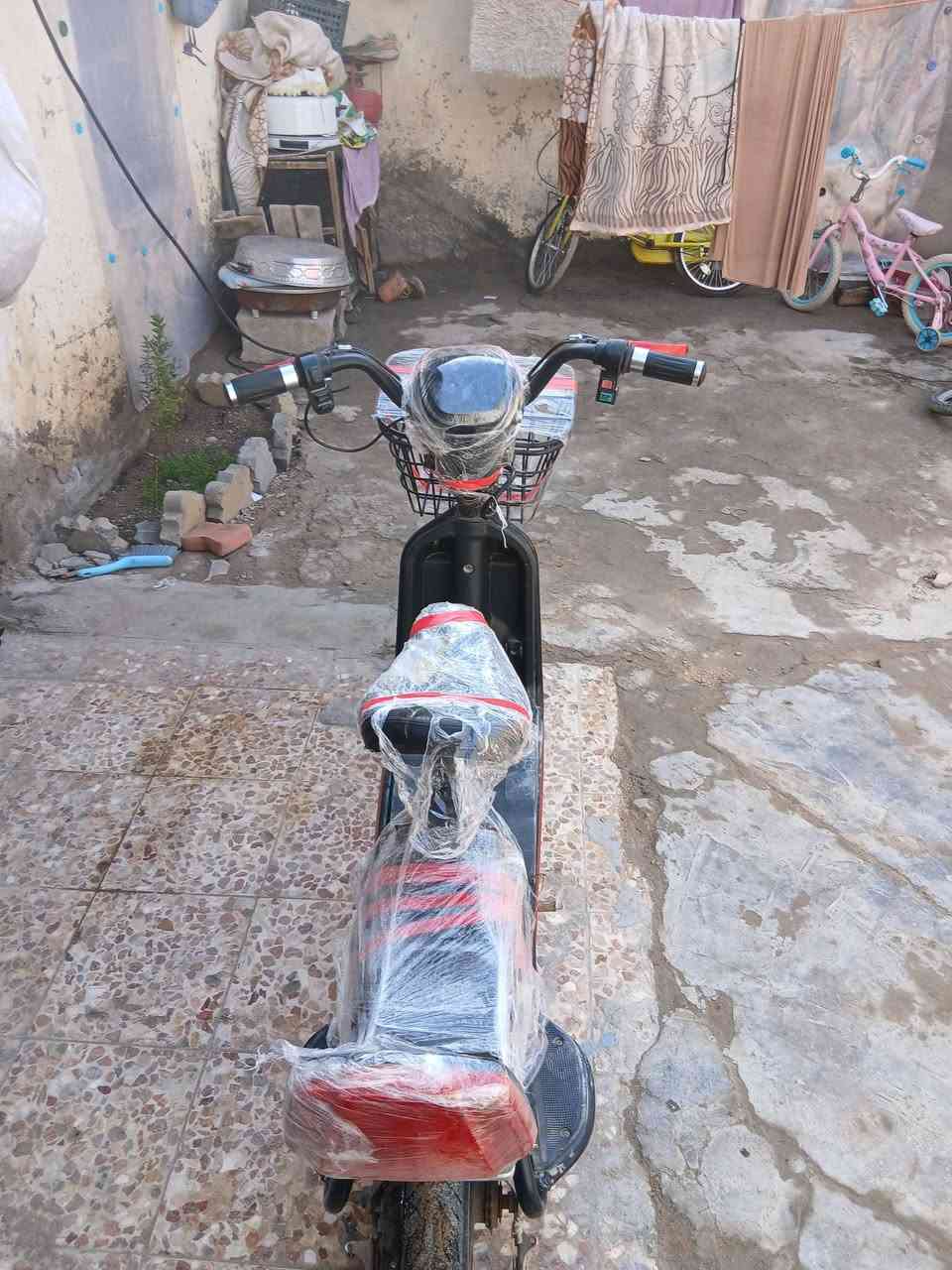 سلام عليكم دراجه شحن حجم ١٤ للبيع دراجه حلوه ونضيفه بيه بس واير بي طبك سوي وشغل وطلع دراجه نضيفه لله شاهد قيم واخذ موجود خاص واتساب ***********
