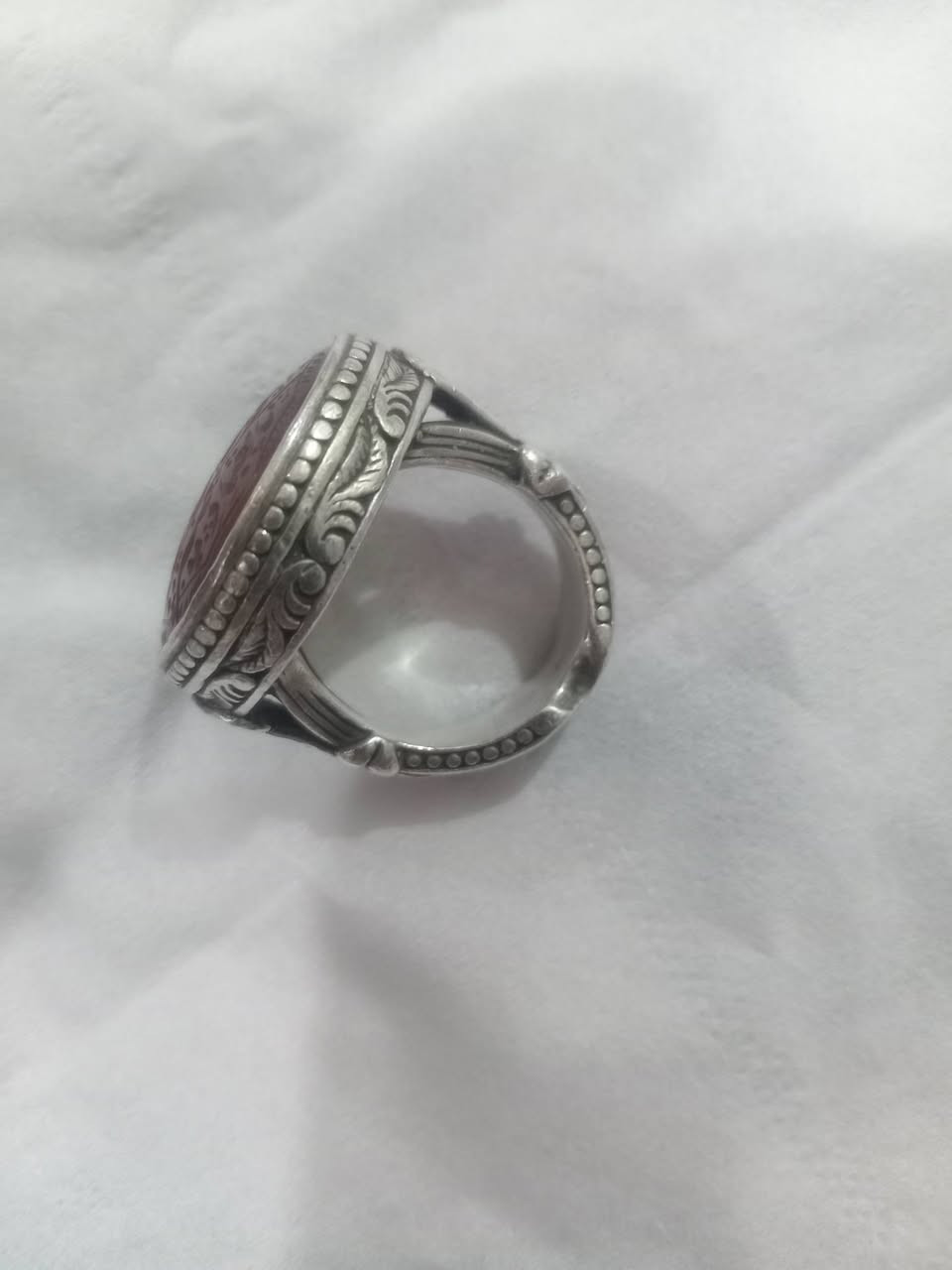 عقيق يماني. مخطوط
صياغه سلجوقيه قديمه 
***********واتساب او خاص 
محبس ضخم وروعه
