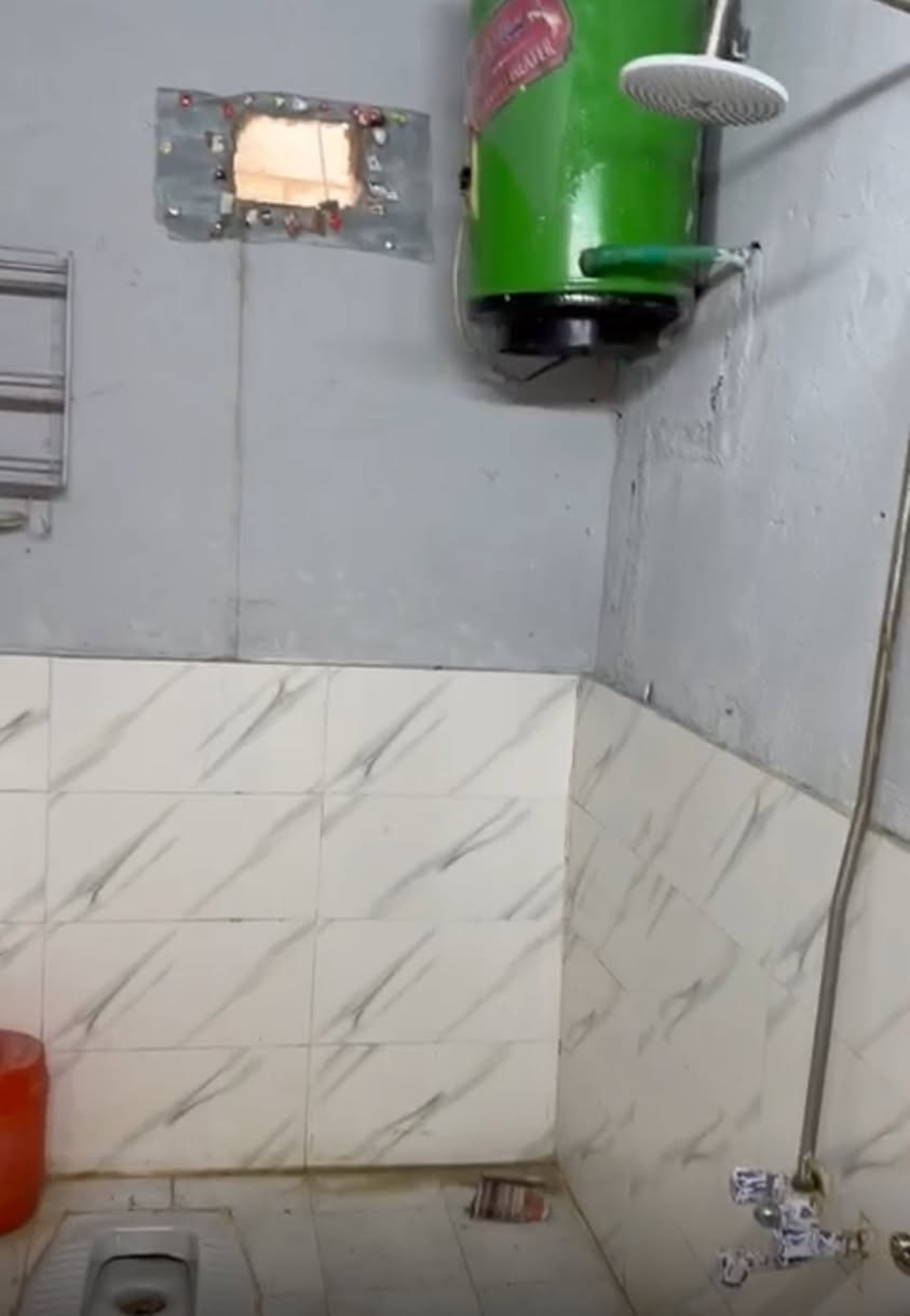 شقه درج للايجار في الطوبه والنخيله تحتوي على غرفتين وصاله ومطبخ ومشتملات
واتس ***********
