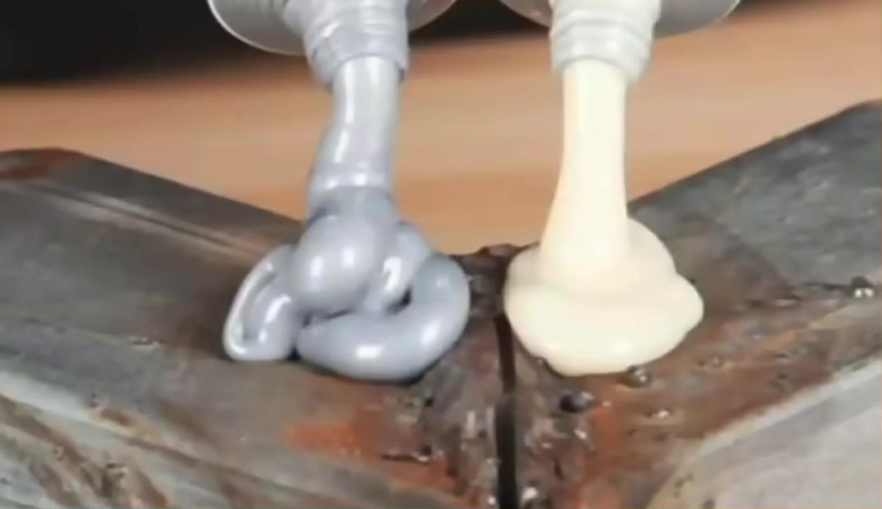 وبيش بس (5الف) للحجز اضغط على الرابط أو التواصل مع الصفحة https://rolemall.com/?strung=9CLr4wagootquality12415

لاصق إصلاح المعادن RAS Metal Repair Super Adhesion – ثنائي المكونات (A+B) – وزن 100 غرام

لاصق إصلاح معادن ثنائي المكونات مخصص لربط ومعالجة الأجزاء المعدنية بقوة وثبات.

• يتكوّن من جزأين A و B يتم خلطهما بنسبة 1:1

• مخصص لإصلاح وربط المعادن مع إمكانية التشكيل بعد الاستخدام

• يمكن صنفرته وتلميعه وثقبه بعد التصلّب حسب الحاجة

• مقاوم للماء والبرودة

• بديل عملي للحام باللهب في بعض أعمال إصلاح المعادن

• سرعة تصلّب مناسبة دون الحاجة لإعادة العمل بعد الجفاف

• النوع: لاصق إصلاح معادن
• عدد المكونات: مكونان (A + 😎
• مكونات A: Epoxy Resin, Filler, Additives
• مكونات B: Curing Agent
• نسبة الخلط: 1 : 1
• الوزن الصافي: 100 غرام

محتويات العلبة
• عبوة لاصق A
• عبوة لاصق B


**إذا كنت صاحب هذا الإعلان وتريد حذفه لأي سبب، رجاءا أرسل رسالة إلى الدعم الفني**