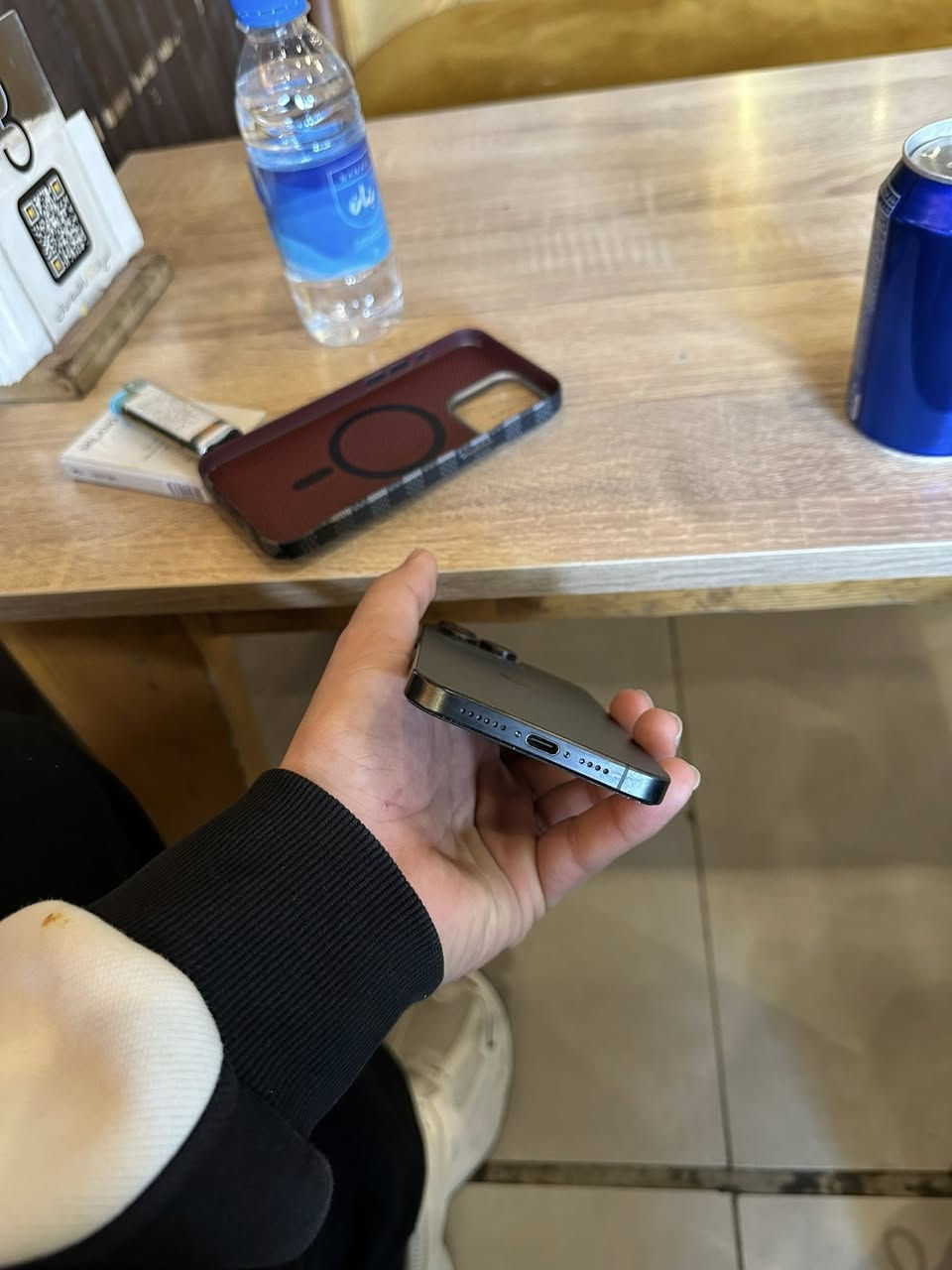 15 Pro max
شرق اوسط AA/A

بطارية 🔋 87‎%‎

ذاكره 256

ماستر ما مستبدل بي اي قطعه 
فقط بي شخوط بسيطه بالشاشه او الظهر

سعره 985 الف 

تواصل ***********
