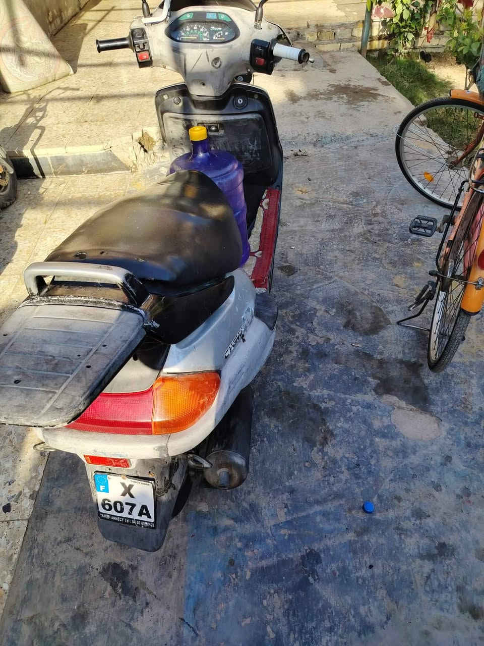 السلام عليكم للبيع فراشه ياباني ام البليته شغاله سلف وهندر وكهربائيات كلهه بلاديه دراجه ناعمه وحلوه شلعه ومعدل يخبل مكاني بغداد نهايت حي اور وهذا رقمي ***********السعر ٤٠٠
