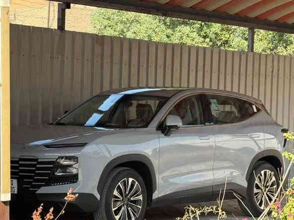 جيتور داشنك مديل 25 
لون سمنتي 
رقم بغداد الدولي الجديد 
ماشيه 11 
وارد خليجي
محرك 1500 تيربول
فول موصفات 
بانوراما
مكفوله عدا بعض ملحضات كما موضح بصوره
وطبعا اكيد بعدها بالضمان
بيها طخه بل جنطه جدآ بسيطه 
السياره فول نضيفه مال موظفه سياقتها ضعيفه

واتساب واتساب ***********
