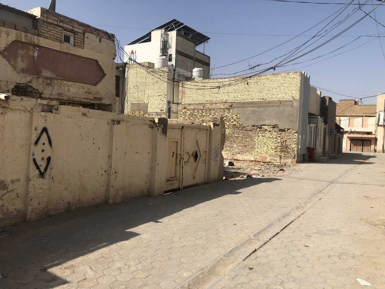 سلام عليكم. بيت لبيع. 200 متر. في حي الجمعية. خلف شارع الوائلي مباشرا. بيت قديم يعتبر عرصه 
فرع مكتبه الالوان الجديده
لمعرفه التفاصيل الإتصال على
***********
