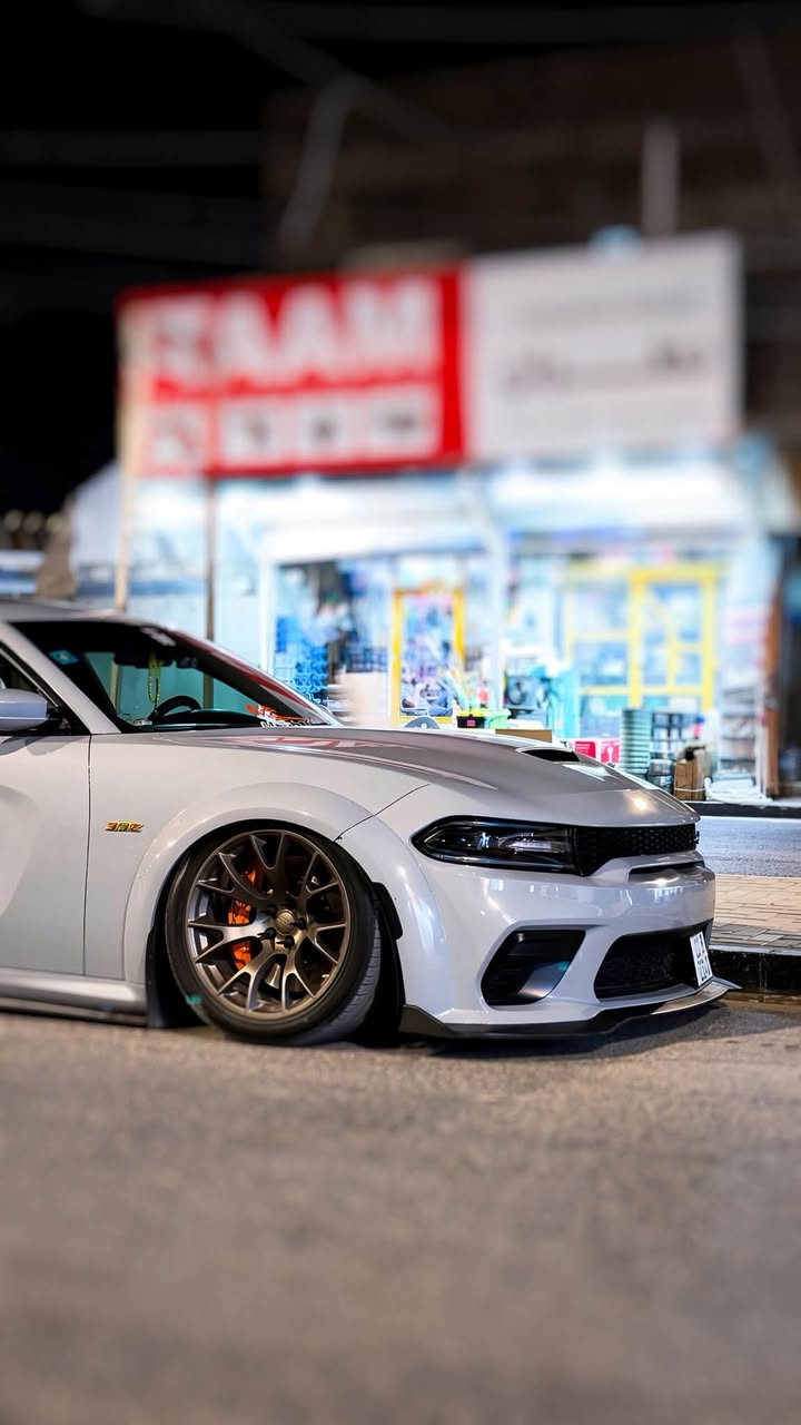 السلام عليكم
للبيع جارجر 2022 سكات باگ🐝 وايد بدي (اصل) 🧡اورنج ادشن🧡 اصل
SRT SCAT PACK🐝
Wide body 392 HEMI
L6.4-485
لون مميز سمنتي سموك 
وارد امريكي صبغ بطرف جاملغات الامامية
الاضافات الي عليها :
*جكات ايرلفت الامريكيات موصيني شكم نظام بالعراق كله 
*جناح كاربون فايبر الياف حقيقي 
*سقف روز رايز 500نجمة 
*لدات لايت متغير على التليفون 
*تايرات تويو 325 جديد 
المواصفات : فول 1/1ماعده رادار الامامي
*  نقطة عمياء . 
* فجوج برمبو 6بستم. 
* لايت LED . 
* فتحت سقف (سلايد روڤ) . 
* كاميرا خلفية . 
* امكانية التحكم بوضعيات المقود كهربائيا . 
* حساسات خلفية . 
* ويل قياس 20 أنج مال جلبريك اصل🧡
* سستم صوت ALPINE . 
* تشغيل عن بعد . 
* كشنات حضن 
كشنات جلد +شامو شعار النحله🐝. 
* ذاكرة لحفظ وضعيات الجلوس (ميموري) . 
*كشنات اماميه تدفئه تبريد
* كشنات خلفيه تدفئه
* نظام خرائط GPS . 
* شاشة كبيرة قياس 8.4 أنج اوپشنات SRT 
* تدفئة ستيرن . 
* كير شفتر بالستيرن  
* لايت زنون
*رادارات جانبيه
*نقطه عمياء 
ستيرن رياضيD
ستيرن كهربائي
لدات سموك بلادي اصلي
وبيهه بعد اهواي موصفات ما ذاكرهن 
مكاني البصرة التحسينية 
السعر365وبيهه مجال 
السياره كامله وبالعافيه على الياخذهه 
اي ستفسار اتصل وتدلل 
رقمي ***********
