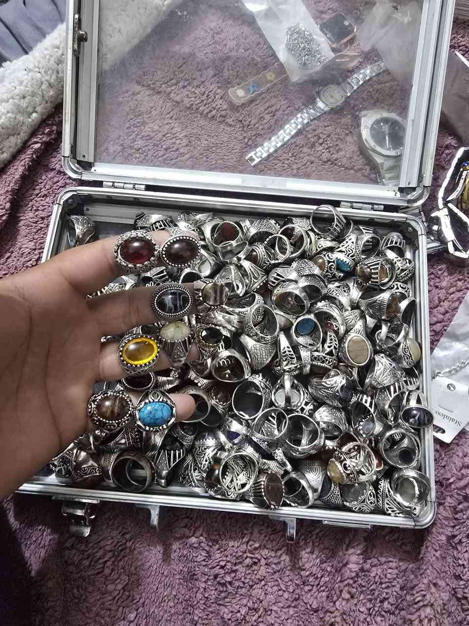 خوان عندي مقتنايات خاصه هواي خواتم فضه نازله هم البيع سعر مناسب وهواي عندي شغلات حته عطور ماركه عالميه سبب البيع هاي الضروف رواتب ماكو مكاني كربلاء وماعندي توصيل الي حب يجي خاص وشوفه كل الشغلات


**إذا كنت صاحب هذا الإعلان وتريد حذفه لأي سبب، رجاءا أرسل رسالة إلى الدعم الفني**