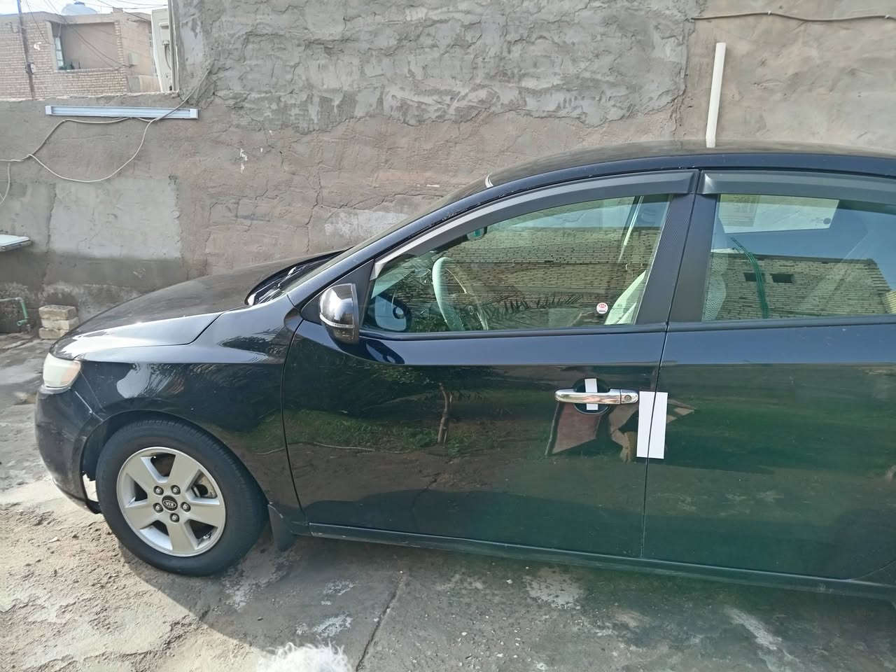 اسلام عليكم ورحمة الله وبركاته فورتي ٢٠١١ لبيع لعنوان بغدادلثعالبه شارع لبانزين خانه شارع علي لوكيل *********** ابورقيه غيرمتواجدعلى لفيس خابروتدلل لسعر٨٥ وبيهامجال
