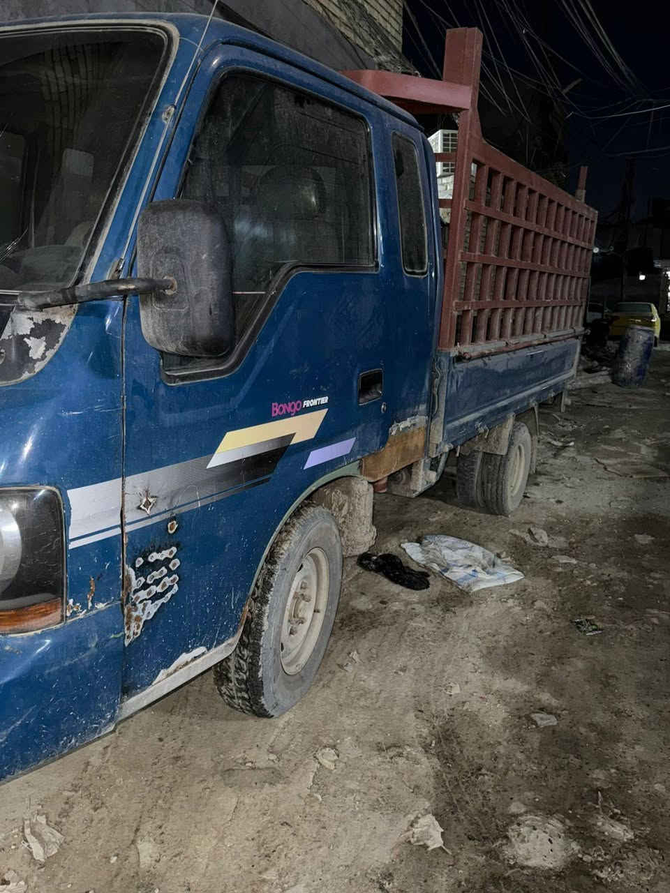 ام عيون 2004للبيع 
السعر 80وبيها مجال رقم بغداد بسمي 
سياره جاهزه
مابيه نقص غير بس الدوسه والاهلال صبغ 
كير محرك شاصي مكفول 
عنواني بغداد المشتل 
***********
