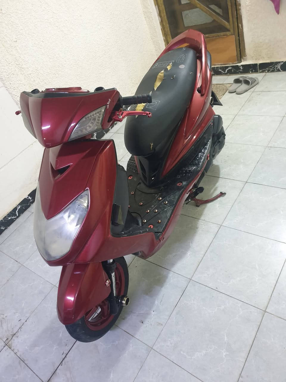 السلام عليكم
للبيع للبيع للبيع 
دراجه ياباني سكنس فحل مواصفات عادي كابريتر 
تم الأدامه قبل يومين كله بلادي اوراق موجوده كامله 
المحرك ابلادي ؤنضيف كلاجات اصلي جدد قايش اصلي جديد بانزين محسن دهن جديد الكور فقط امبدل ولفات اصلي جديد و مساطر و زنجيل و امفيلس ؤكامل الحمدالله ولباقي كله جديد ؤشغال نكره سلف في اي وقت انشالله 
المراسله على الخاص او واتساب 
***********
السكن محموديه حي السلام 
السعر ٨٠٠ الف ؤبيه مجال انشالله
