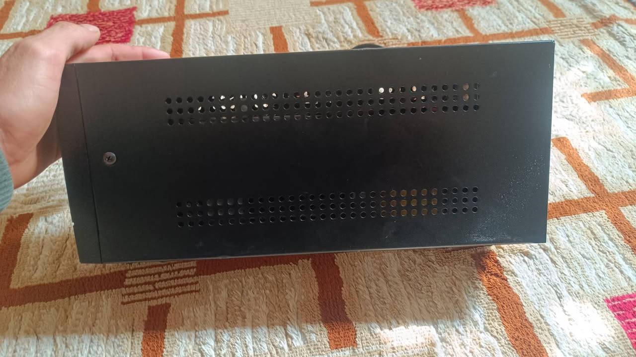 🛑 للبيع: جهاز يو بي أس (UPS) ماركة CAPTAIN 🛑
جهاز منظم وحماية وعاكس طاقة (UPS) بحالة ممتازة وشغال بشكل طبيعي، مثالي لحماية أجهزة الكمبيوتر، الراوترات، أو الشاشات من انقطاع التيار الكهربائي المفاجئ وتذبذب الفولتية.
✅ المواصفات والمميزات:
الماركة: CAPTAIN الأصلي.
المنافذ: يحتوي على منفذين (2 Output) لتشغيل أكثر من جهاز في نفس الوقت.
القدرة: يتحمل تيار إخراج لغاية 4.3A MAX (كما موضح في الصور).
الحماية: يحمي الأجهزة من "النتشة" أو ارتفاع وانخفاض الكهرباء المفاجئ.
الحالة: نظيف جداً ومفحوص (ستيكر الـ PASSED موجود).
📍 المكان: [اكركوك]
💰 السعر: [السعر ا60] (قابل للتفاوض البسيط)
📞 للتواصل: [ارقم ***********] أو المراسلة على الخاص.
