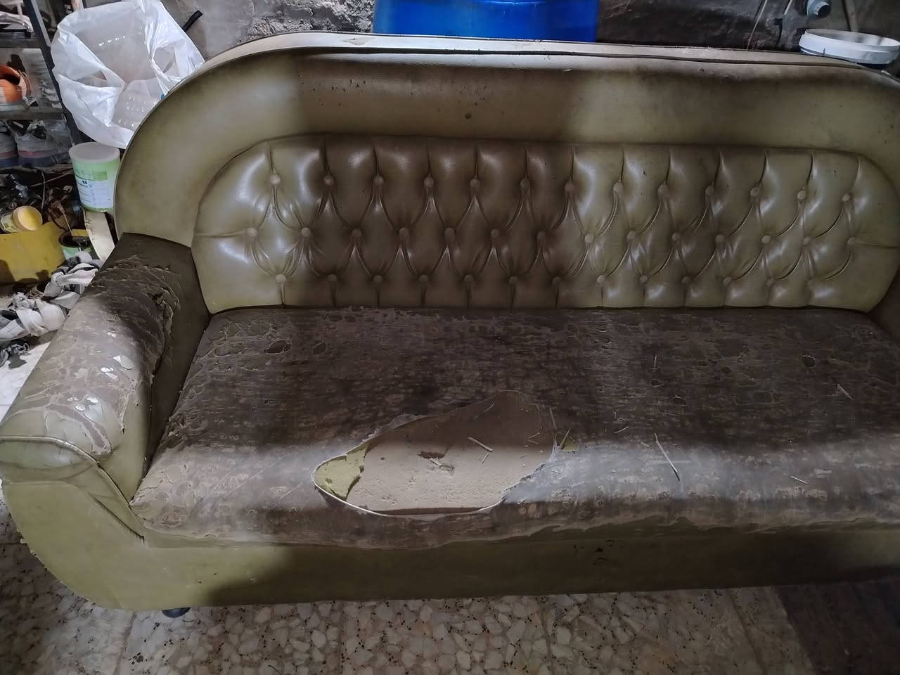 سلام وعليكم
تخم قنفات ٦ مقعد يراد فقط دوشمه بسعر ١٠٠الف
***********
متضرر
