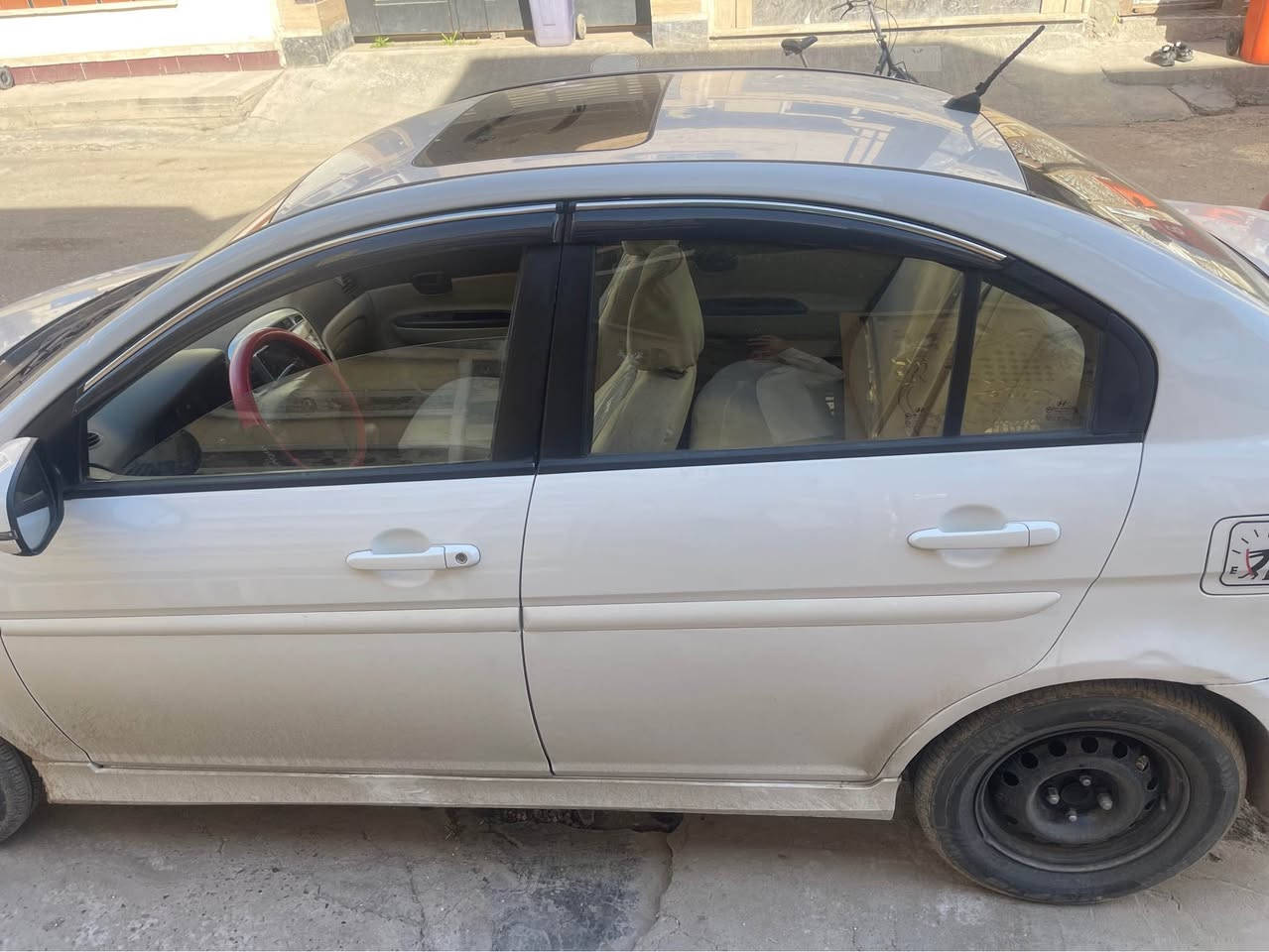 اكسنت 2011 خليجي بيه صبغ جاملغ خلفي وحافه الباب محرك 1600 وشاشه وكامره فتحه و4 جام كهرباء وتخم تاير جديد ودوشمه جديده وكير ومكينه وصدر وتبريد شغال مكاني بغداد الدوره( ***********/***********) والسعر (87) وبيه مجال للشراي يدلل بغداد, العراق
