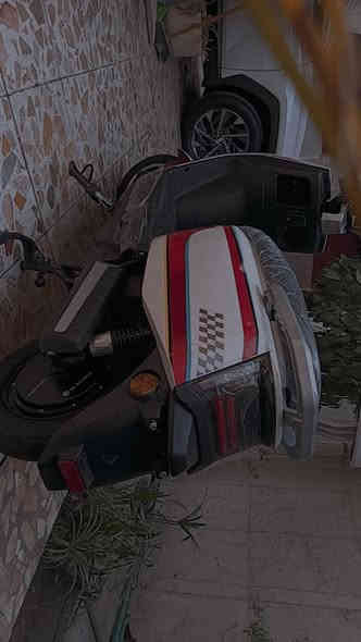 السلام عليكم دراجه شحن بوليسي للبيع دراجه نضيفه من تاير لتاير بطاريات سليمه وشاحنه اصليه اخذتله تفصل من تقبط شحن وتاير خلفي مبدل جديد ونسختين مفاتيح اصليه واحتياط ماخذه من مؤيد طياره والوصل ماله موجود سعر 650 وبيهه مجال  للاستفسار عن رقم *********** واتس راسلني عنواني بغداد سيديه
